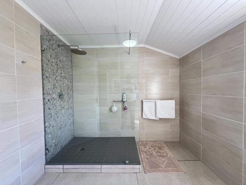 6 Bedroom Property for Sale in Rooi Els Western Cape
